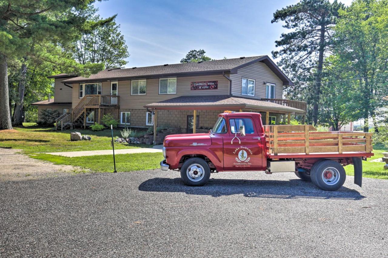 Simple Cranberry And Wine Farm Home With Fire Pit! Eagle River Esterno foto