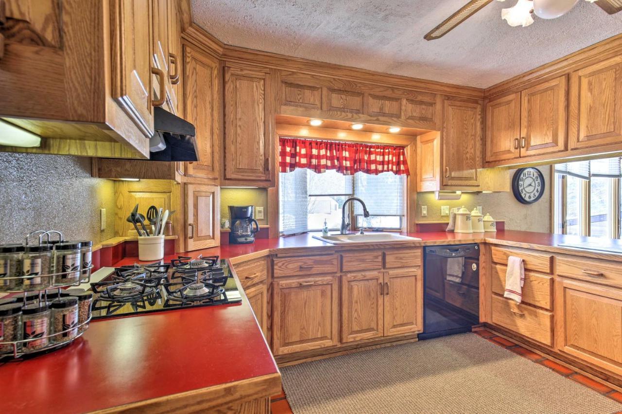Simple Cranberry And Wine Farm Home With Fire Pit! Eagle River Esterno foto